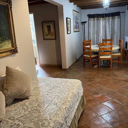Hotel Ana Catalina And Suites Сан Мигел де Аленде Екстериор снимка