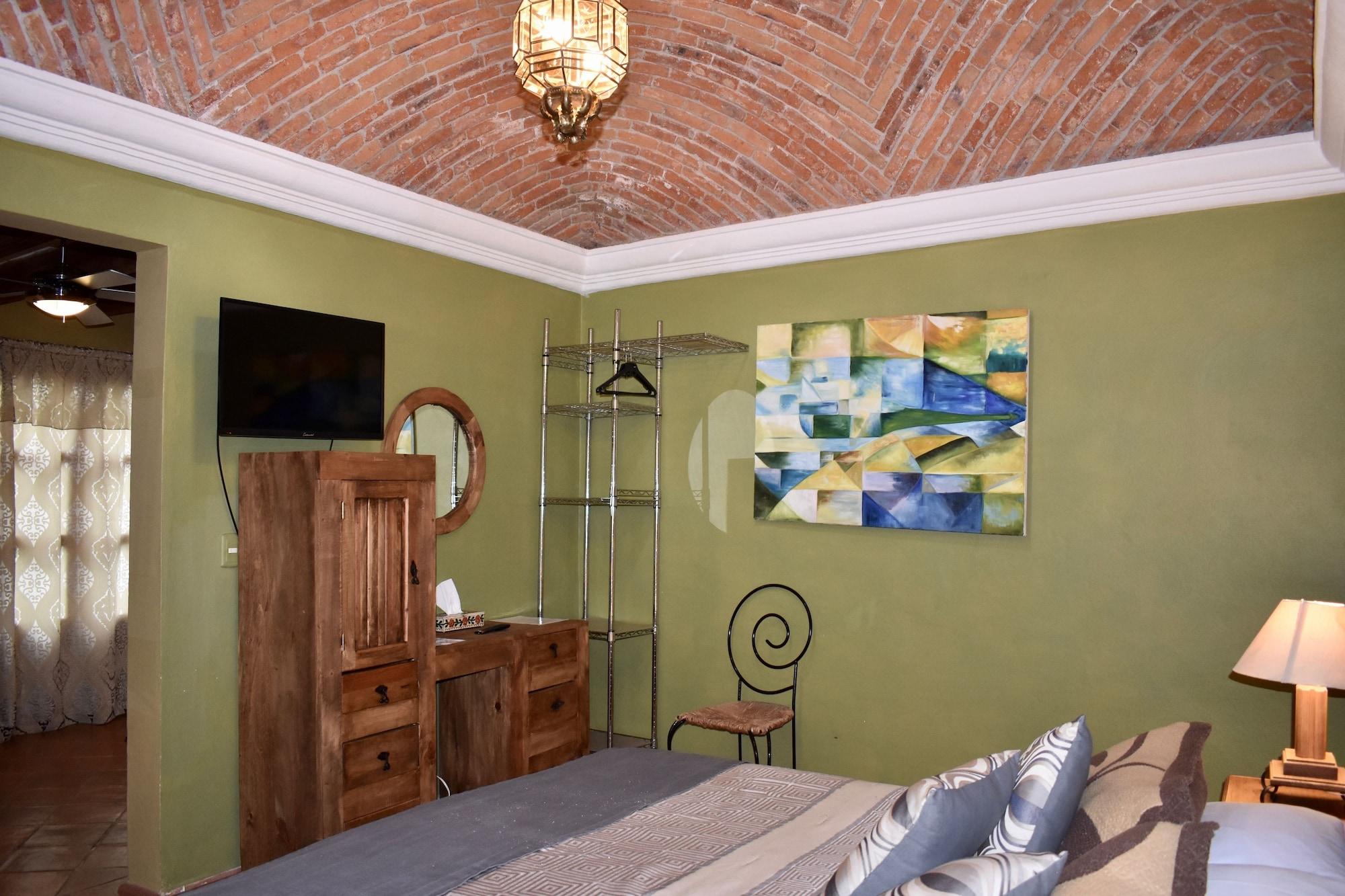 Hotel Ana Catalina And Suites Сан Мигел де Аленде Екстериор снимка