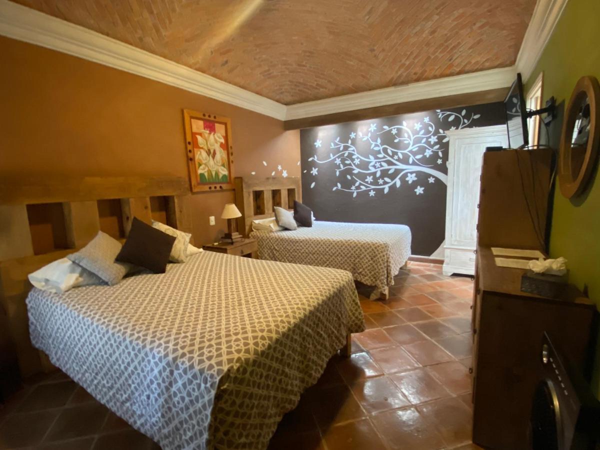 Hotel Ana Catalina And Suites Сан Мигел де Аленде Екстериор снимка