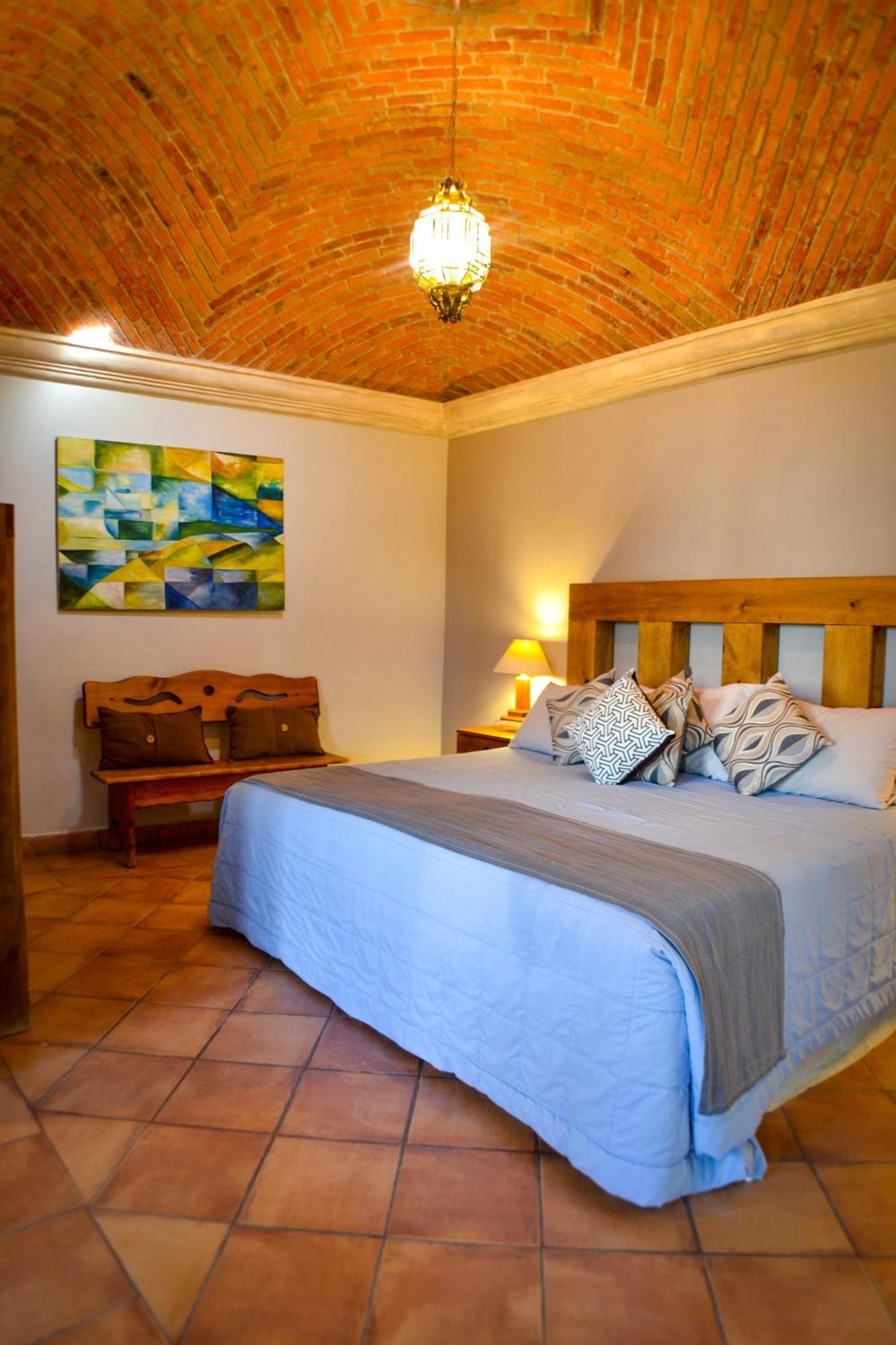 Hotel Ana Catalina And Suites Сан Мигел де Аленде Екстериор снимка
