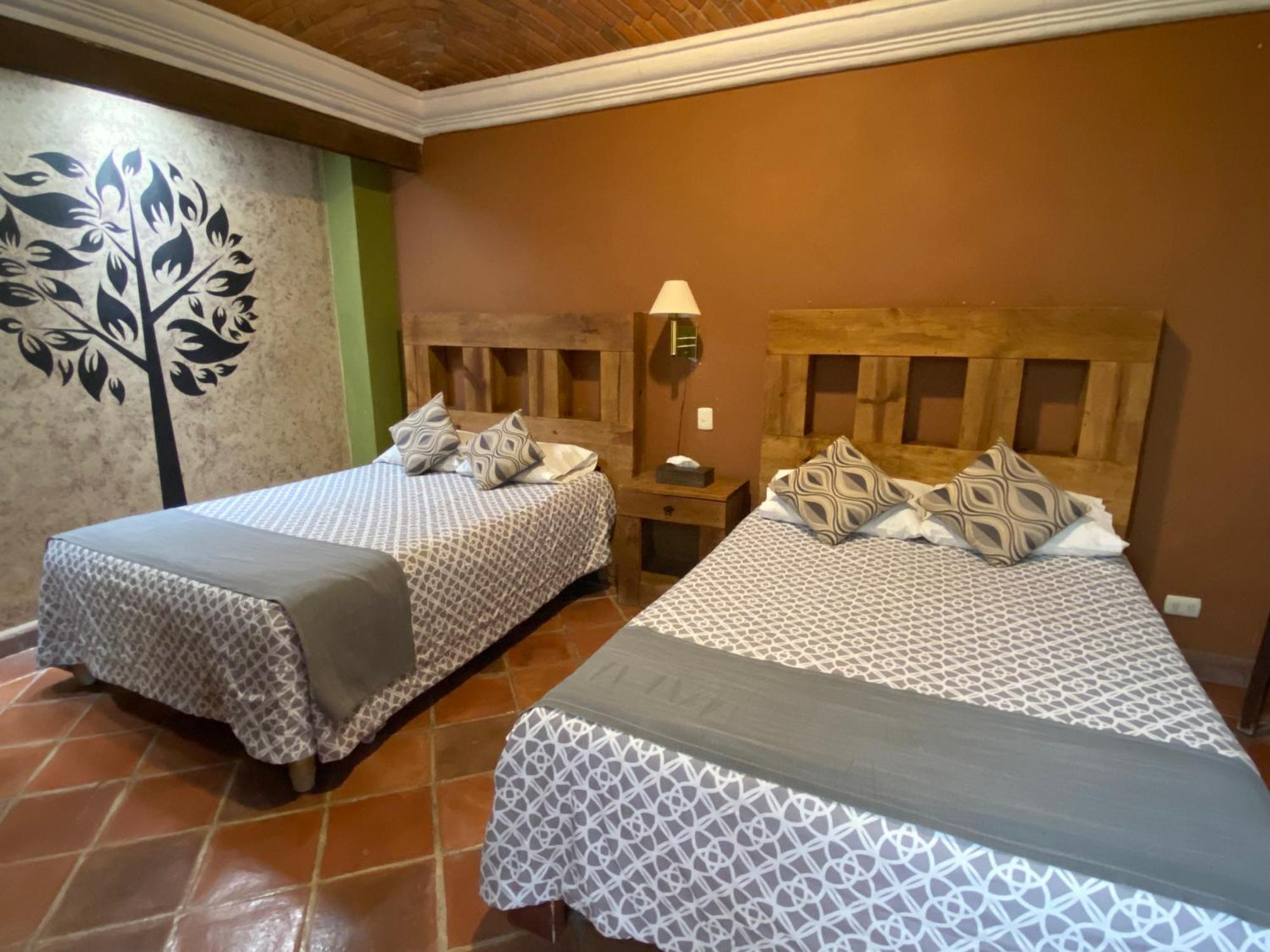 Hotel Ana Catalina And Suites Сан Мигел де Аленде Екстериор снимка