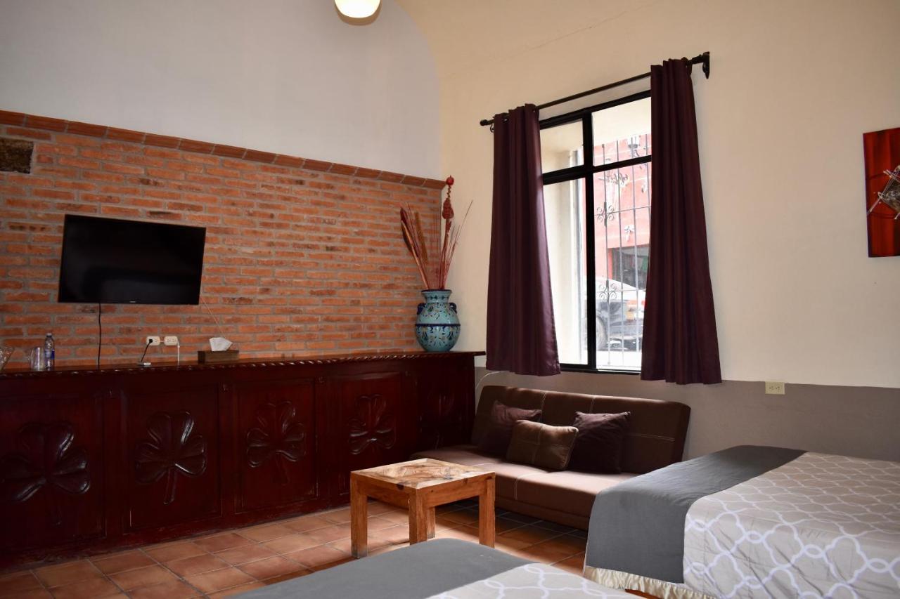 Hotel Ana Catalina And Suites Сан Мигел де Аленде Екстериор снимка